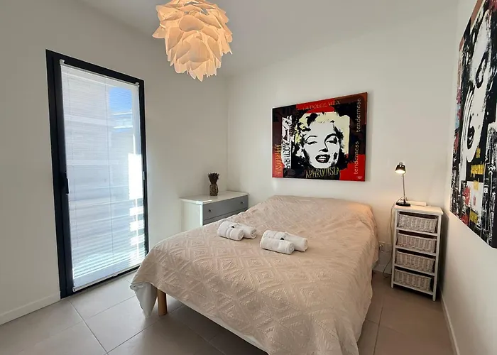 Superb For 4 Sea View & Terrace Private Parking Διαμέρισμα *